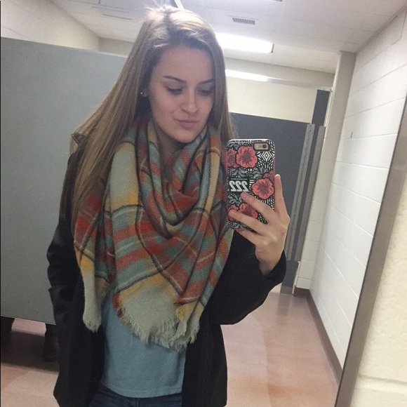 Meet your Posher, Taylor - Picture 4 of 4